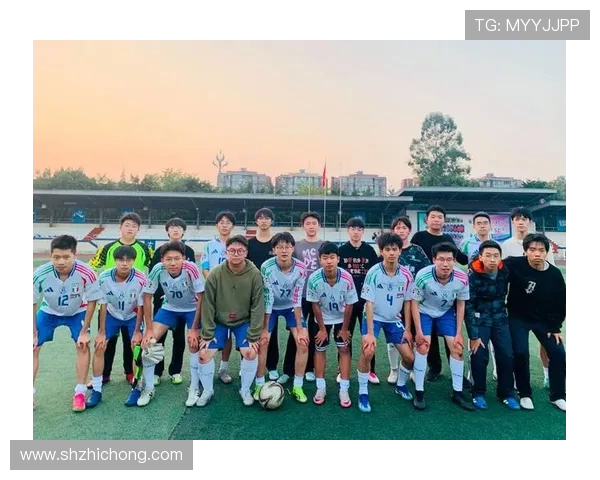 绿茵逐梦热血青春展现团队拼搏与荣耀瞬间