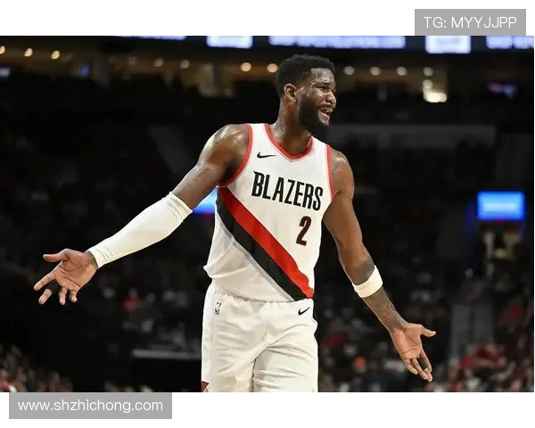 开拓者与勇士激战正酣 双方星光闪耀谁将主宰比赛胜负